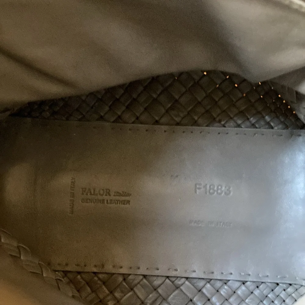 Elegant Gray Woven Tote Bag - Picture 6 of 7